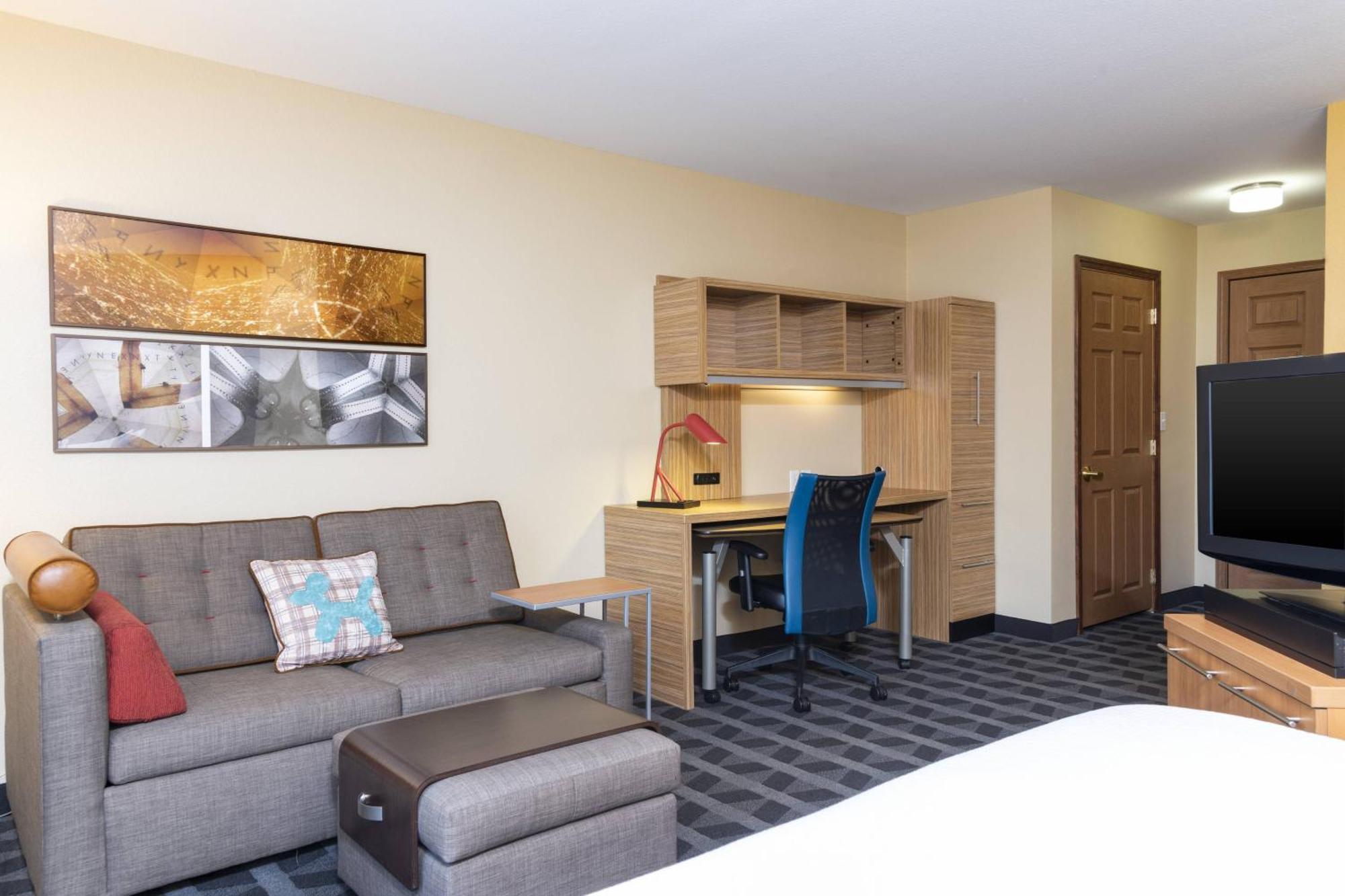 Towneplace Suites By Marriott East Lansing Exterior photo