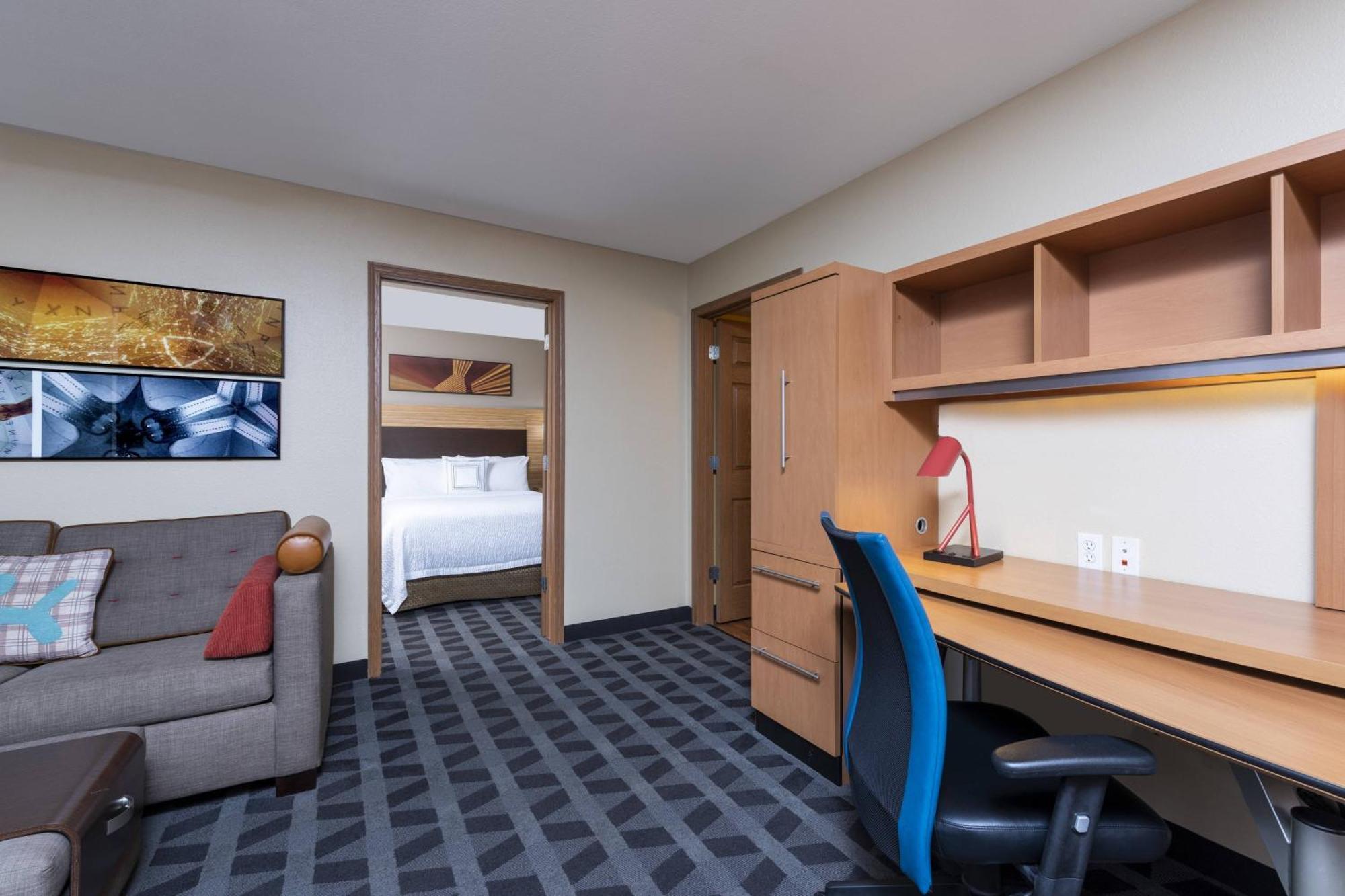 Towneplace Suites By Marriott East Lansing Exterior photo