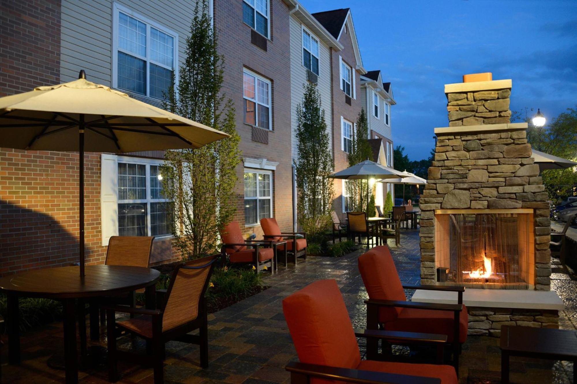 Towneplace Suites By Marriott East Lansing Exterior photo