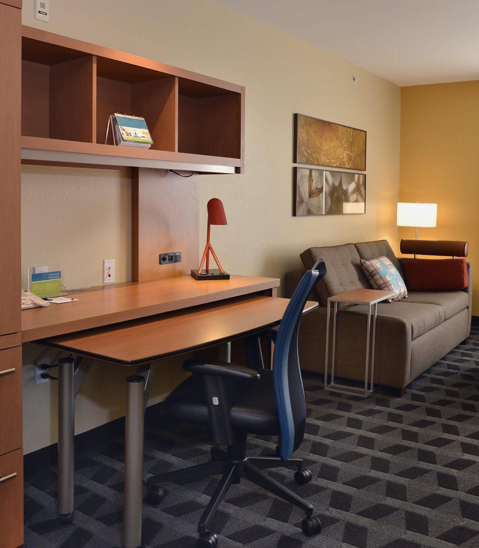 Towneplace Suites By Marriott East Lansing Exterior photo